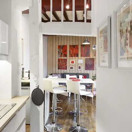 Drole De Dame By Cocoonr Apartman